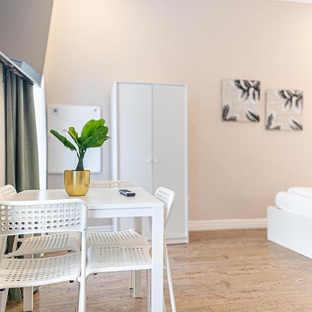 Stylish Studio Apartment Wiener Stadthalle Exterior foto