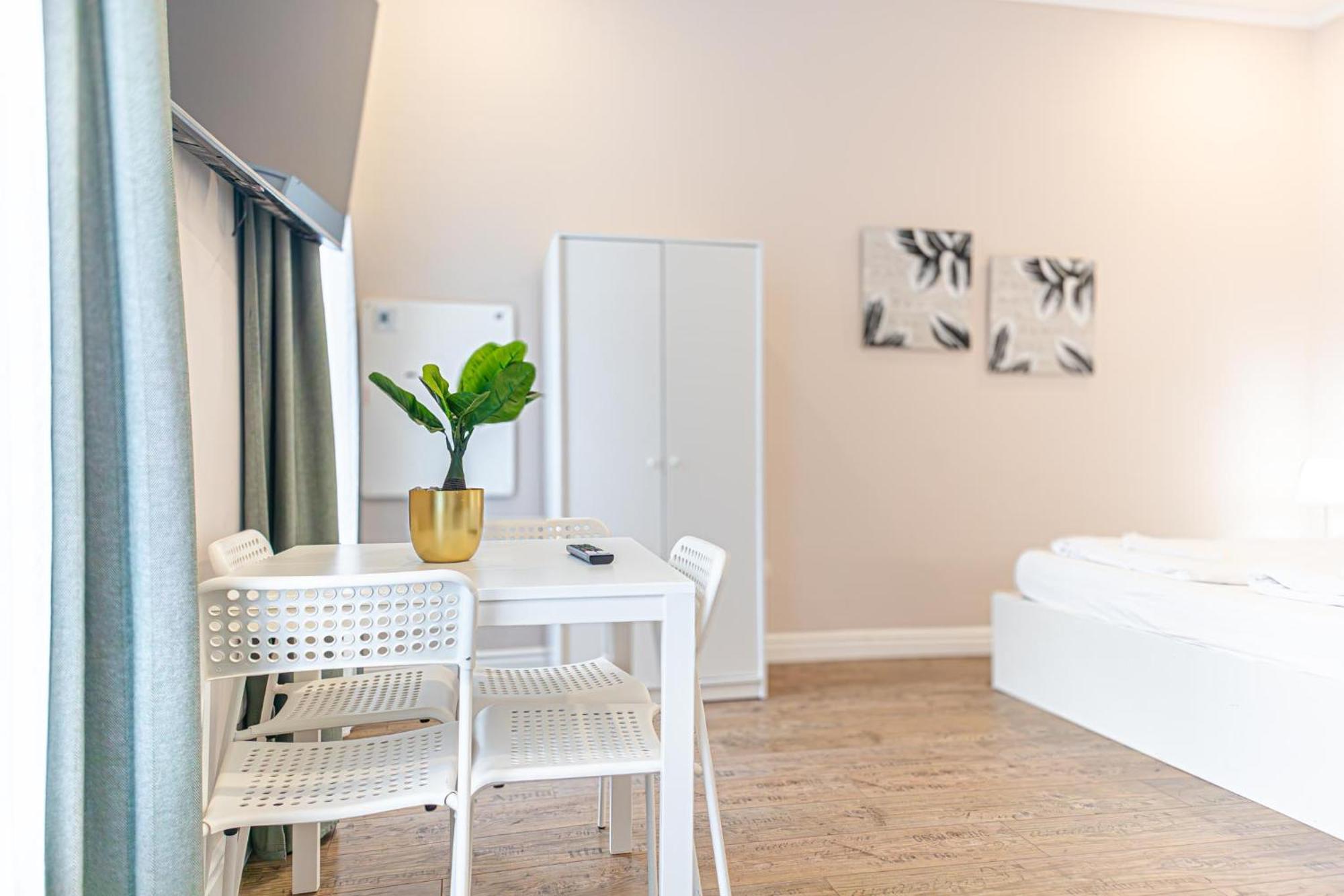 Stylish Studio Apartment Wiener Stadthalle Exterior foto
