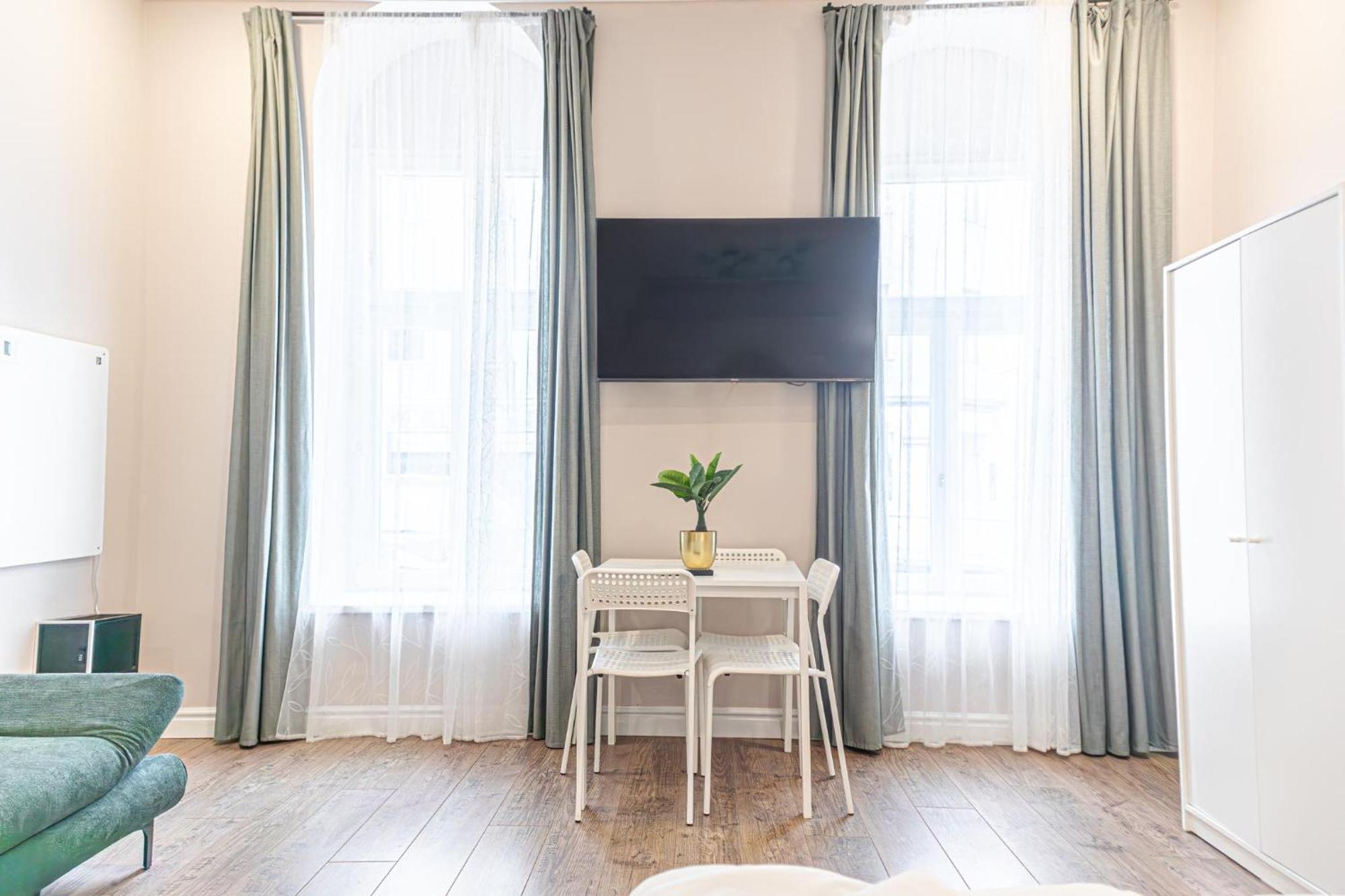 Stylish Studio Apartment Wiener Stadthalle Exterior foto